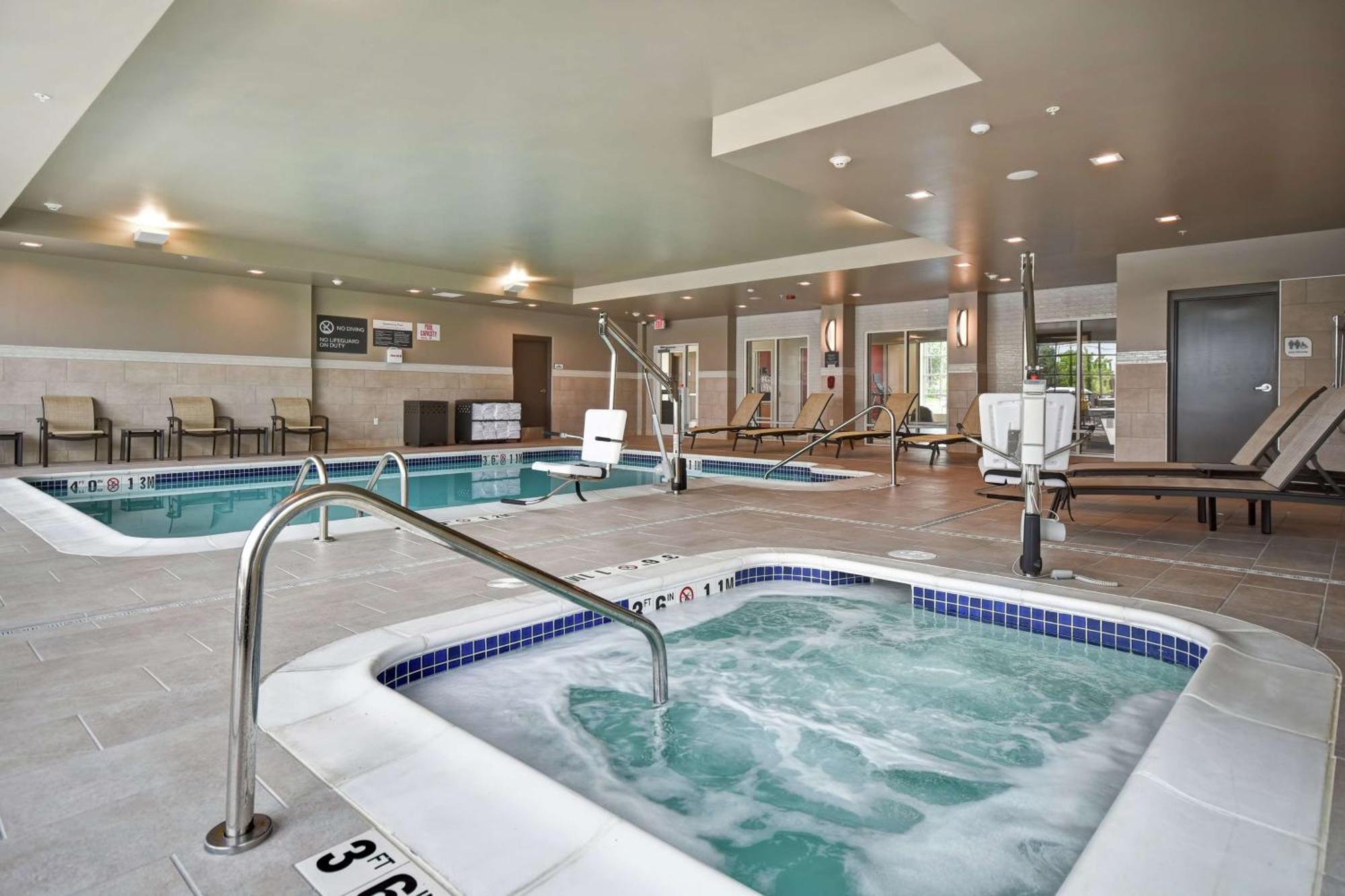 Hilton Garden Inn Lansing West מראה חיצוני תמונה